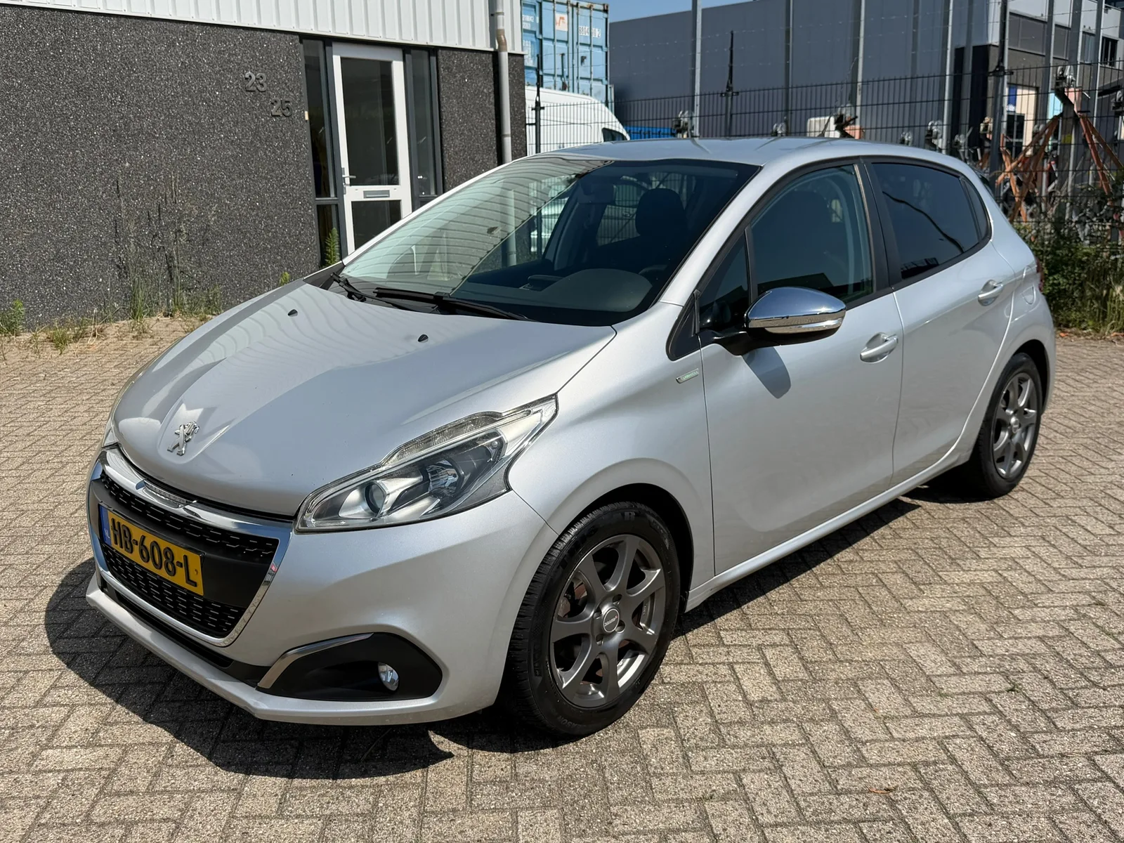 Peugeot 208 (2015) — foto 1
