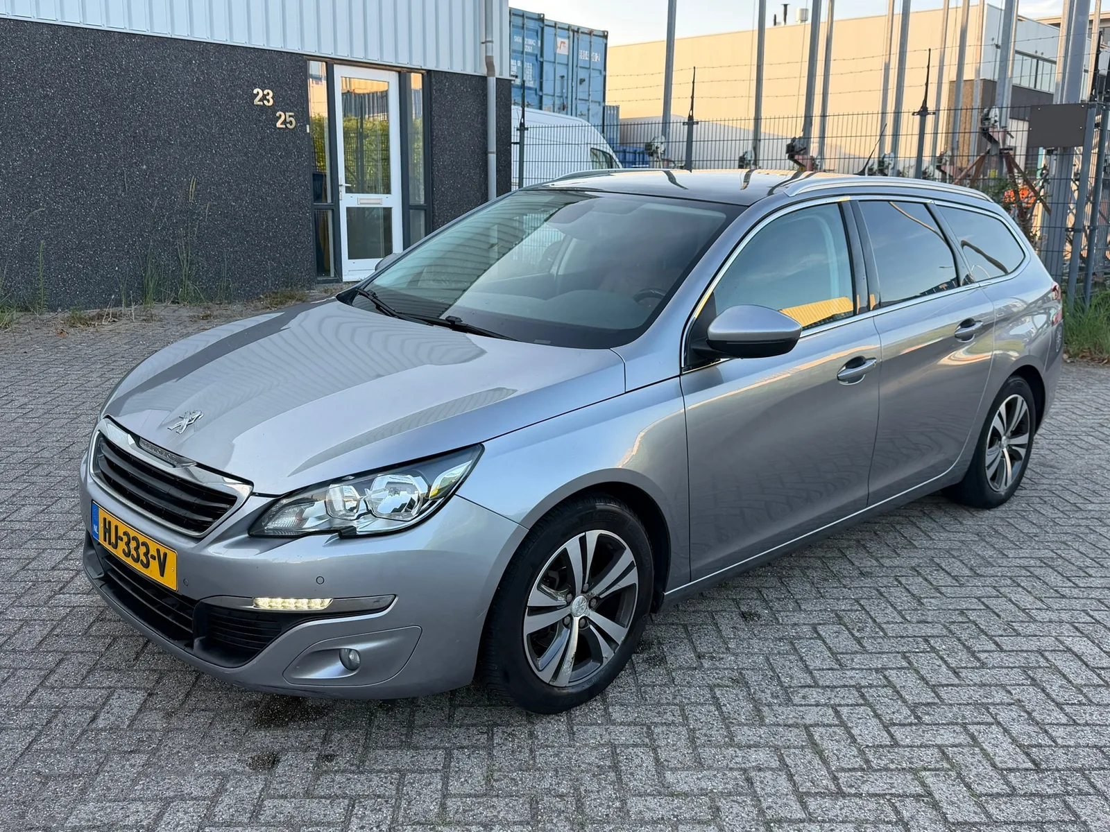 Peugeot 308 (2015) — foto 1