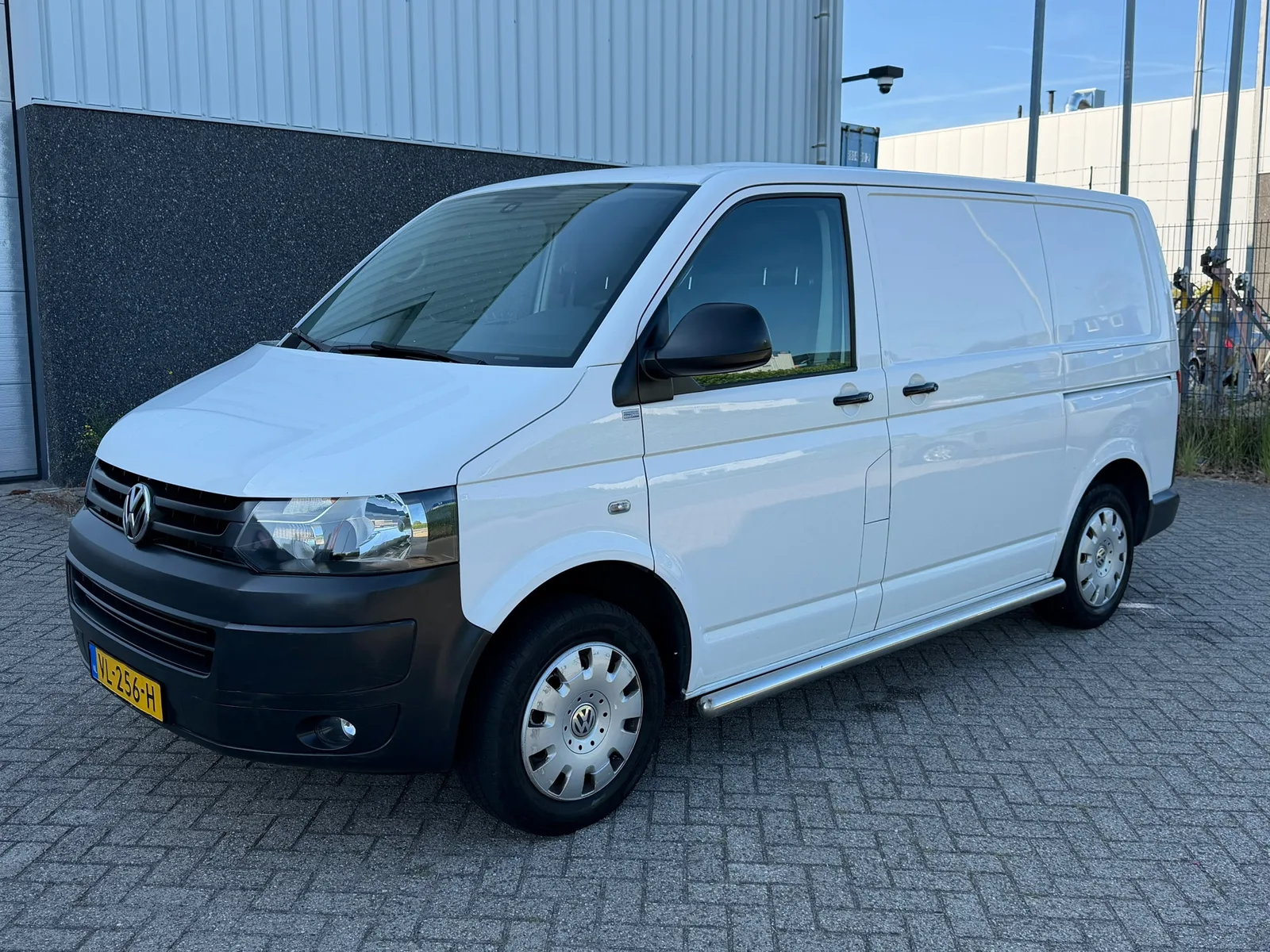 Volkswagen Transporter (2015) — foto 1