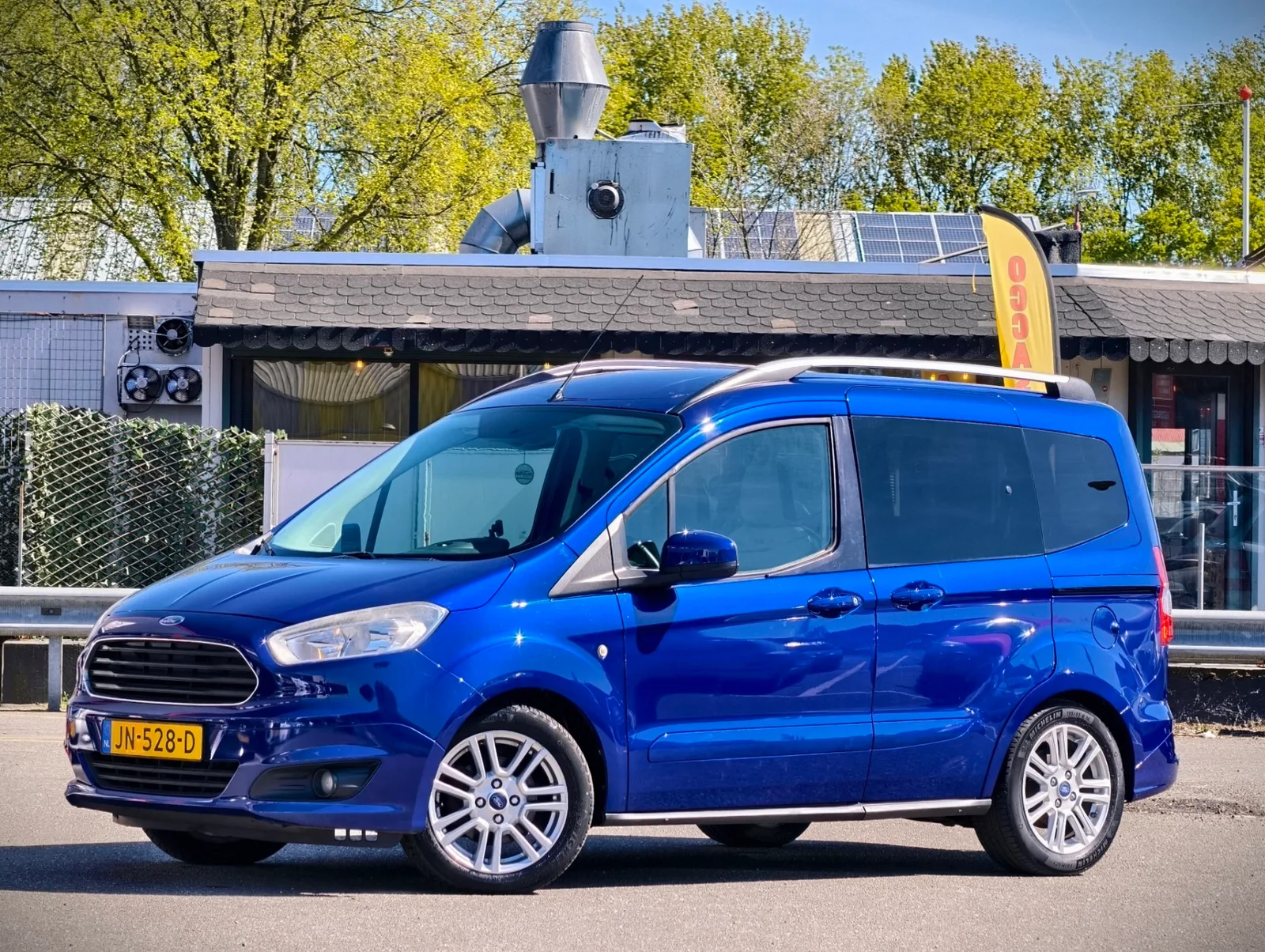 Ford Tourneo Courier (2016) — foto 1