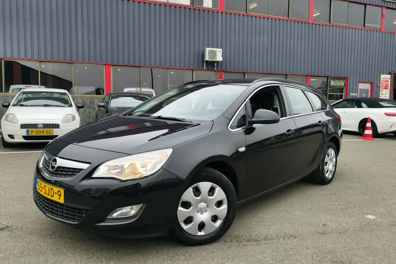 Opel Astra Sports Tourer (2011)