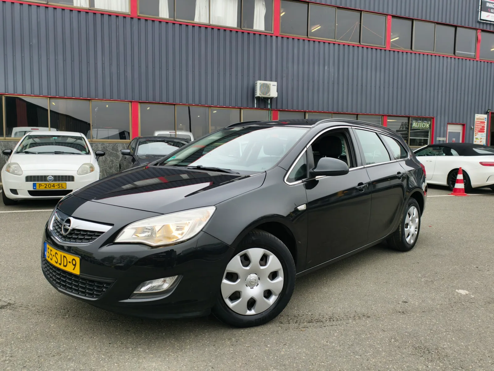 Opel Astra Sports Tourer (2011) — foto 1