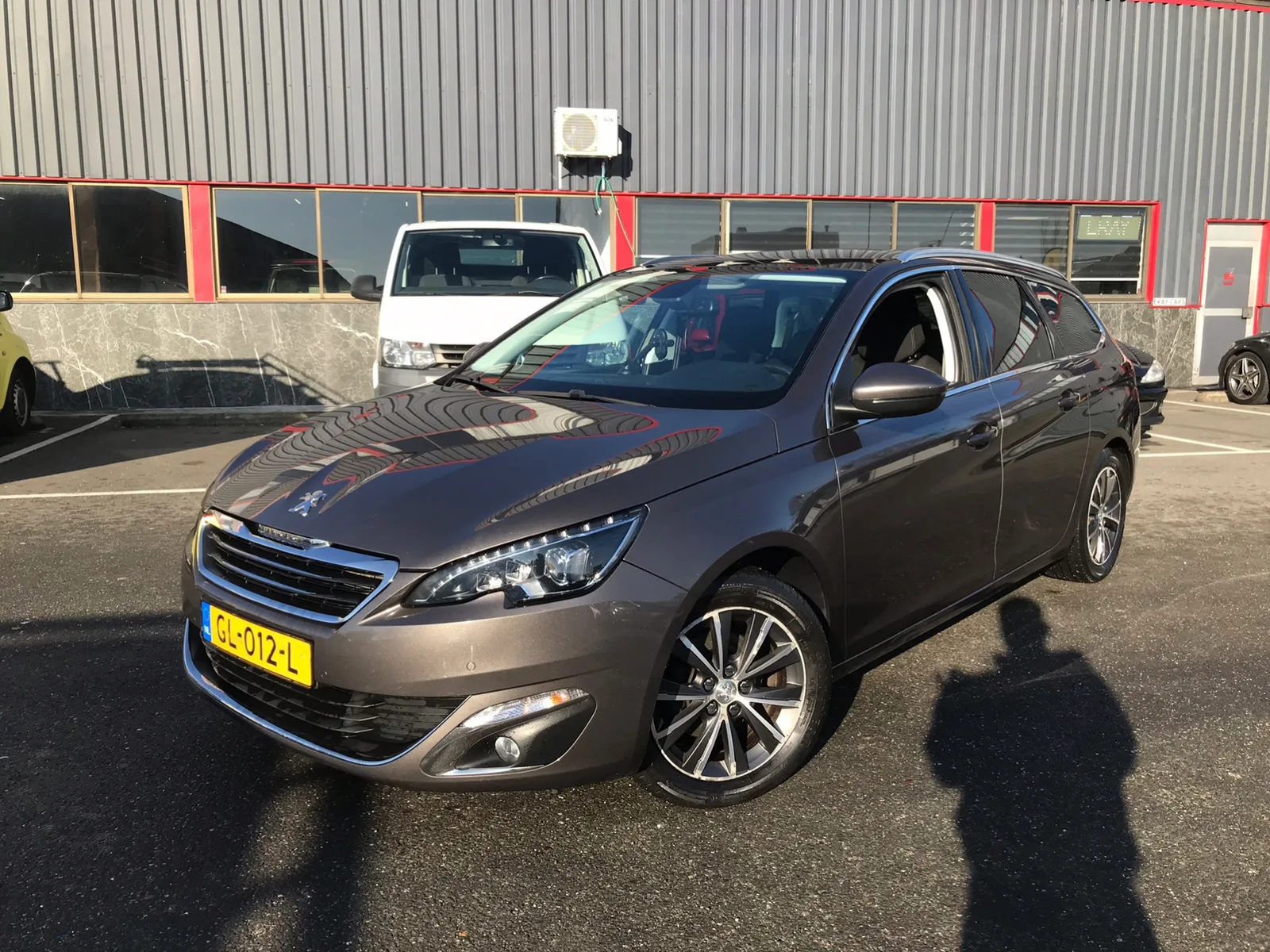 Peugeot 308 (2015) — foto 1