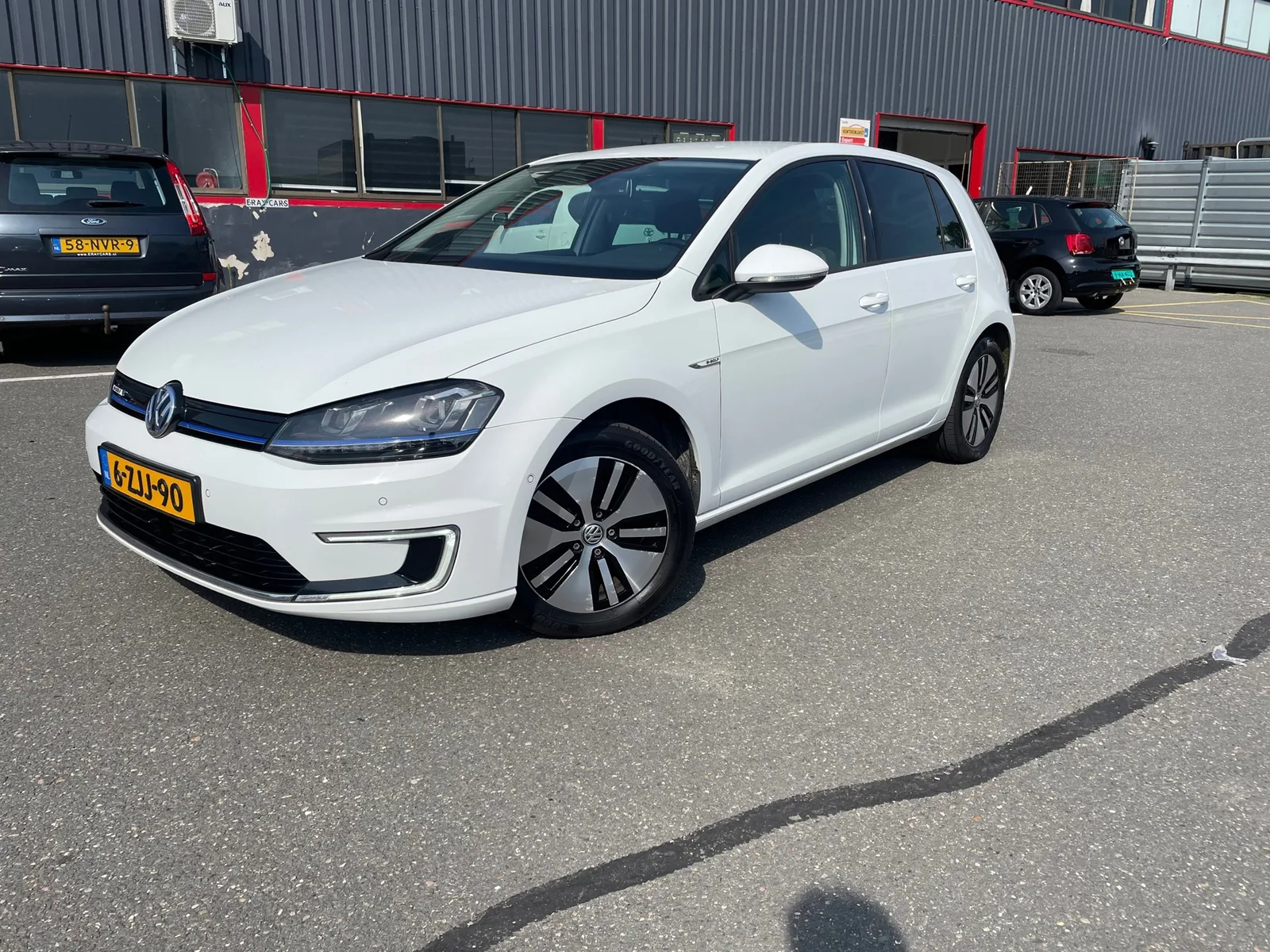Volkswagen E-Golf (2015) — foto 1