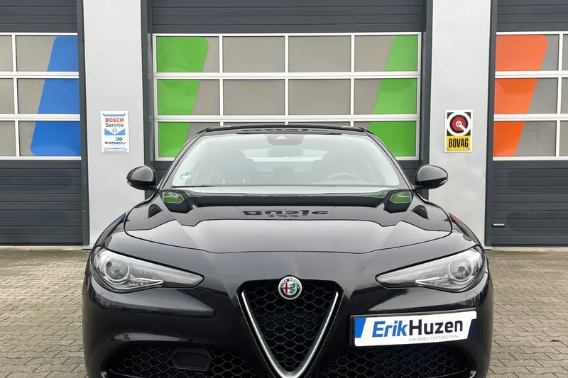 Alfa Romeo Giulia (2016)