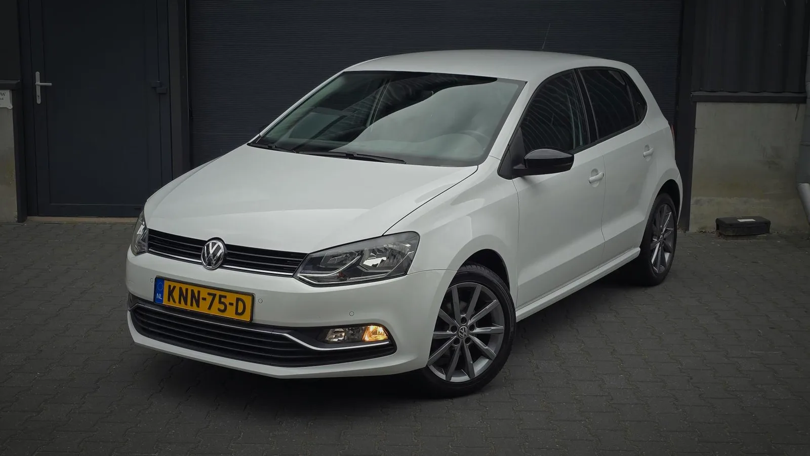 Volkswagen Polo (2015) — foto 1