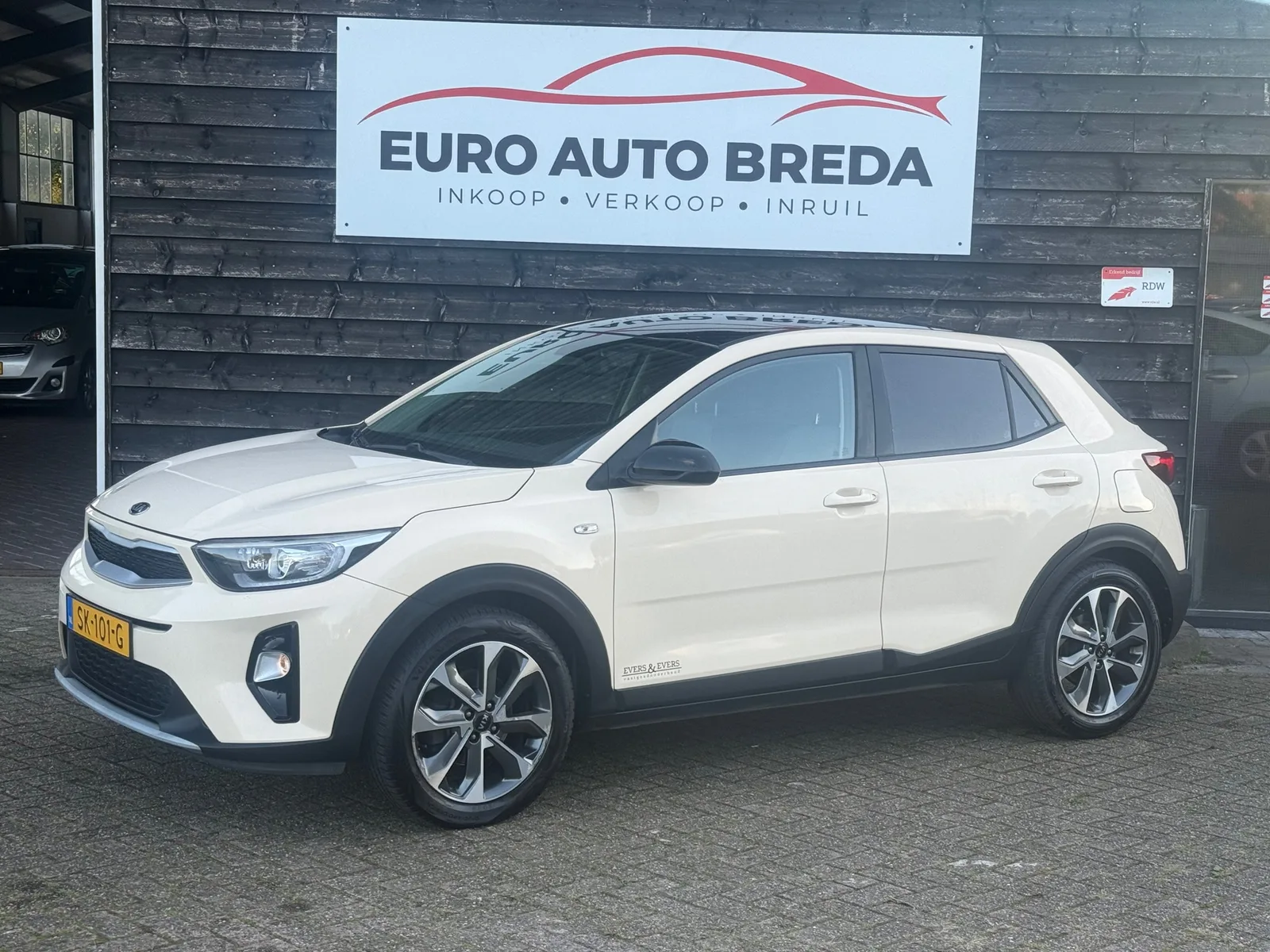 Kia Stonic (2018) — foto 1