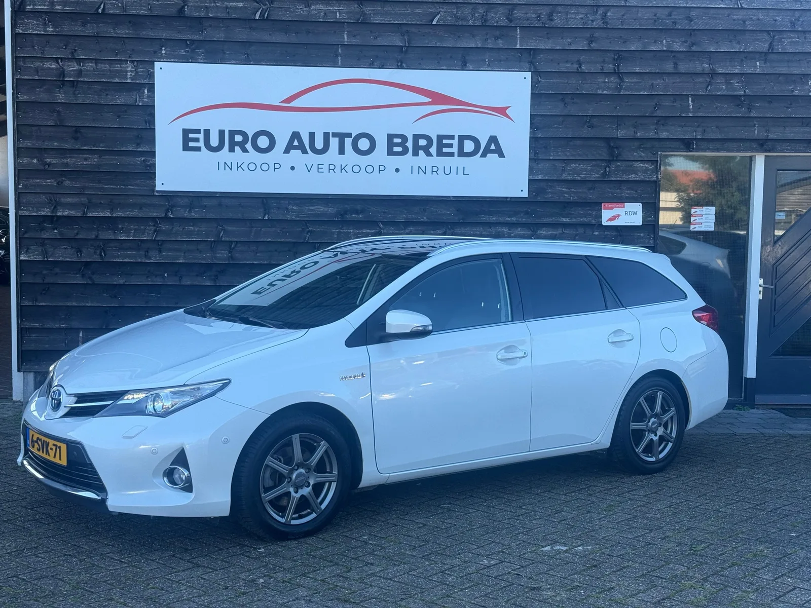 Toyota Auris (2014) — foto 1