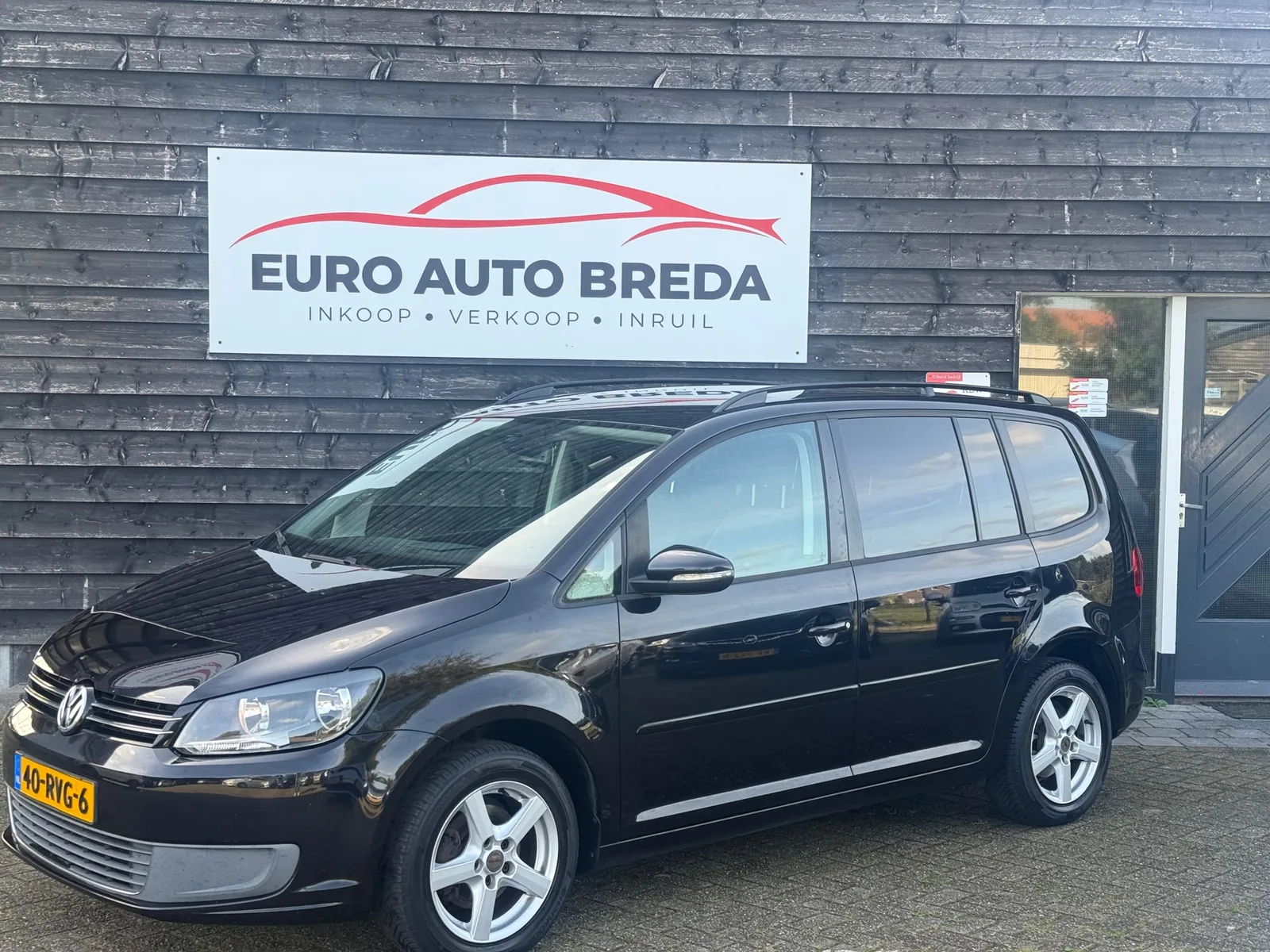 Volkswagen Touran (2011) — foto 1