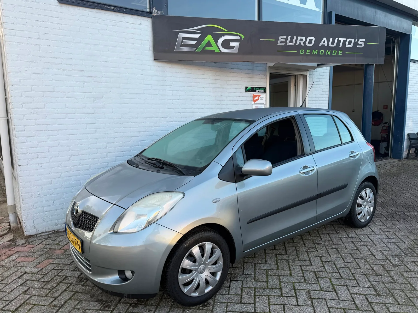 Toyota Yaris (2008) — foto 1