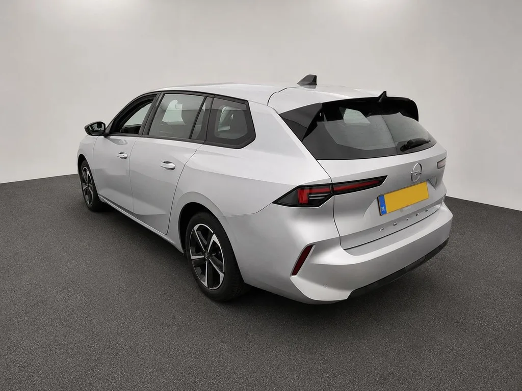 Opel Astra (2024) — foto 1