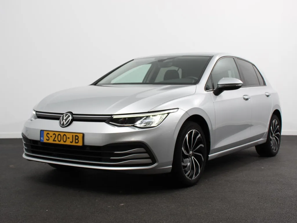 Volkswagen Golf (2023) — foto 1