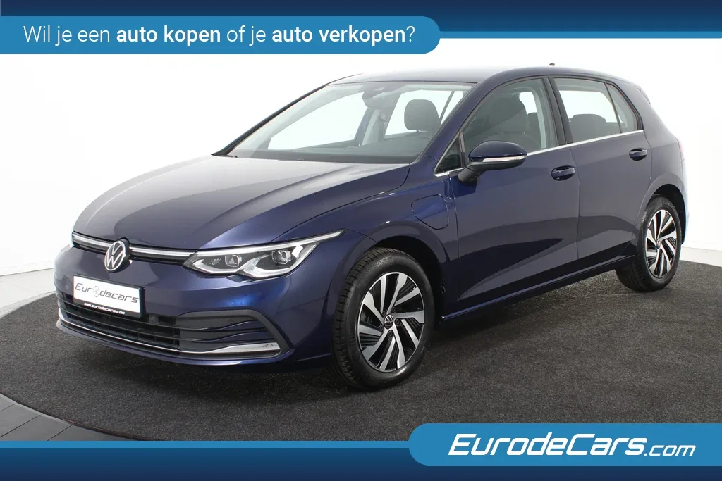 Volkswagen Golf (2022) — foto 1