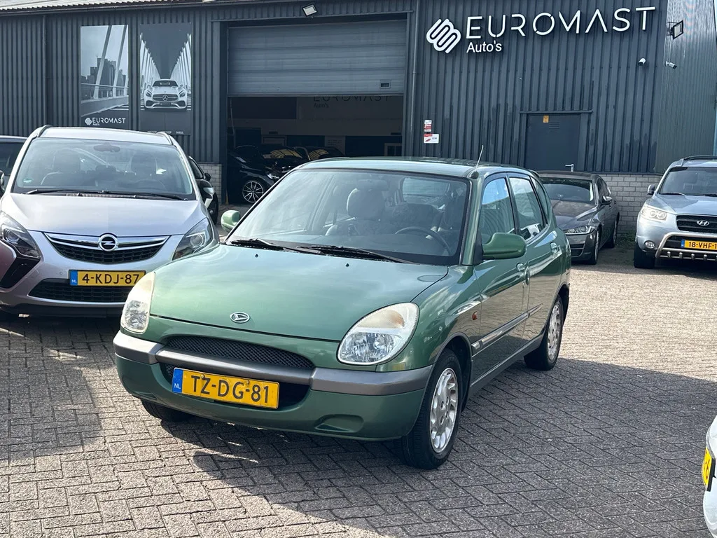 Daihatsu Sirion (1998) — foto 1