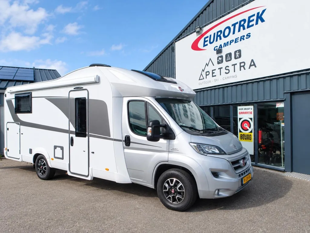 Bürstner Ixeo (2016) — foto 1