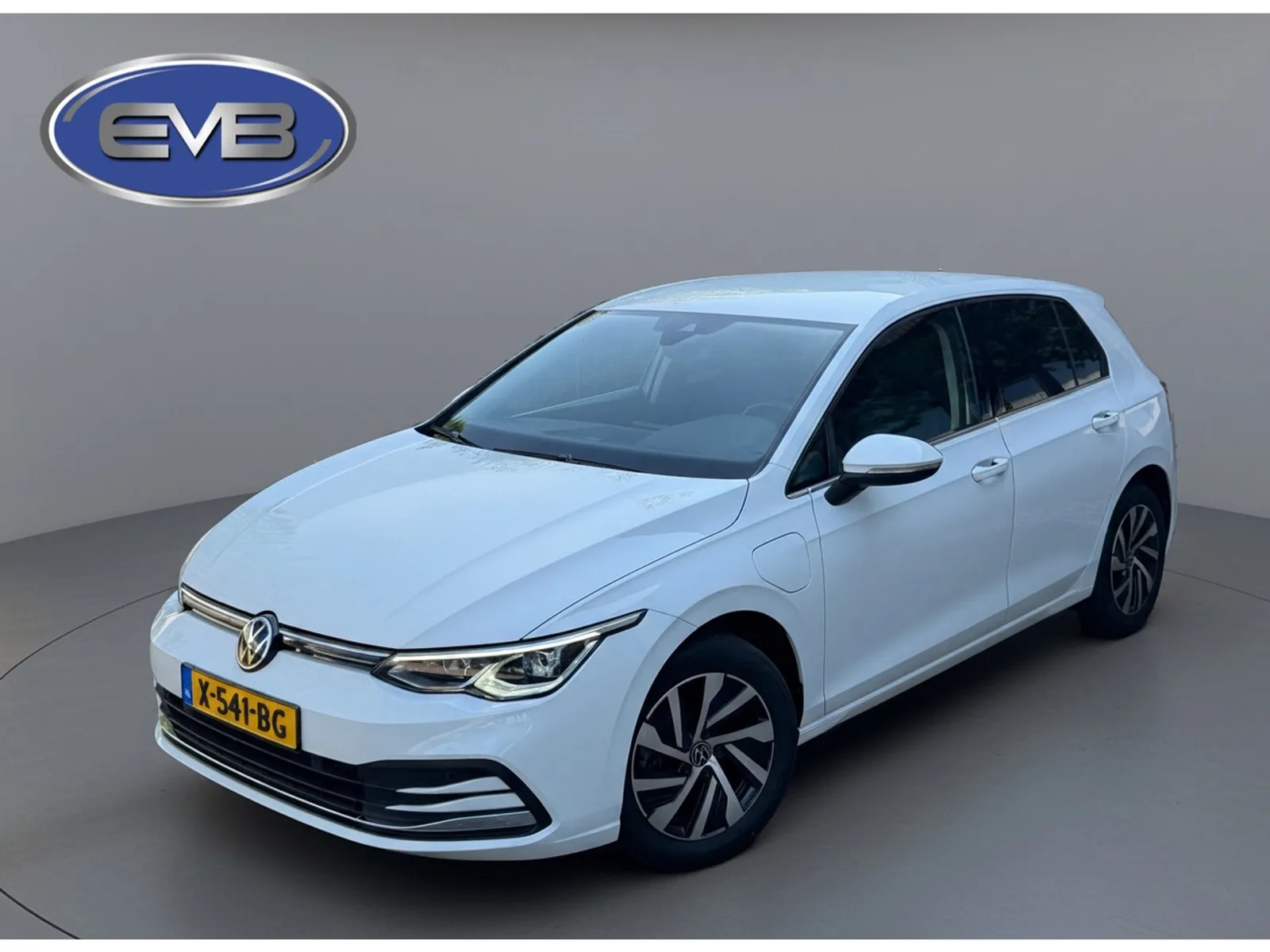 Volkswagen Golf (2021) — foto 1