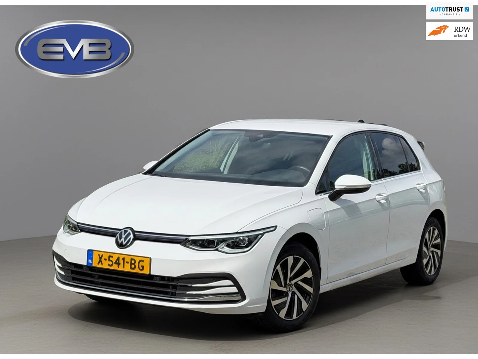 Volkswagen Golf (2021) — foto 1