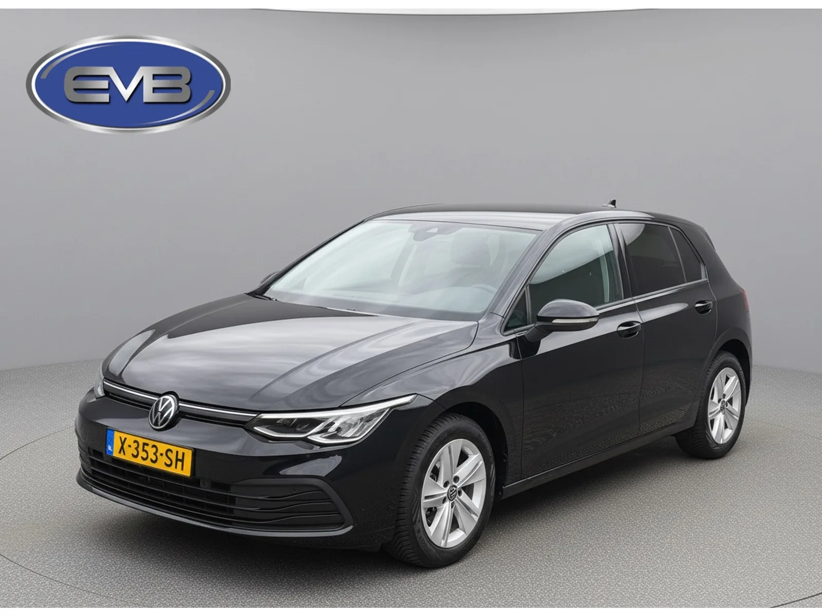 Volkswagen Golf (2024) — foto 1