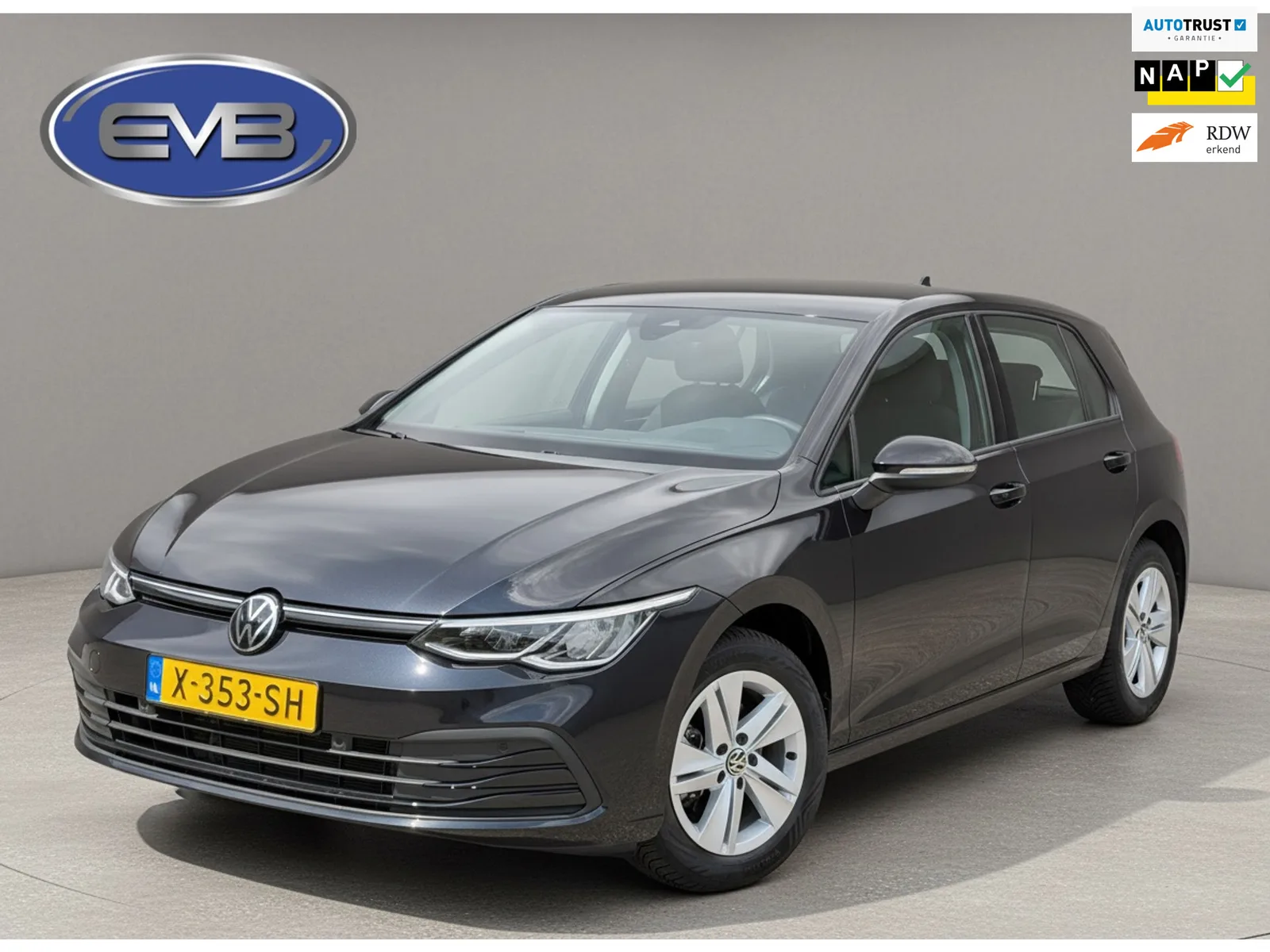 Volkswagen Golf (2024) — foto 1