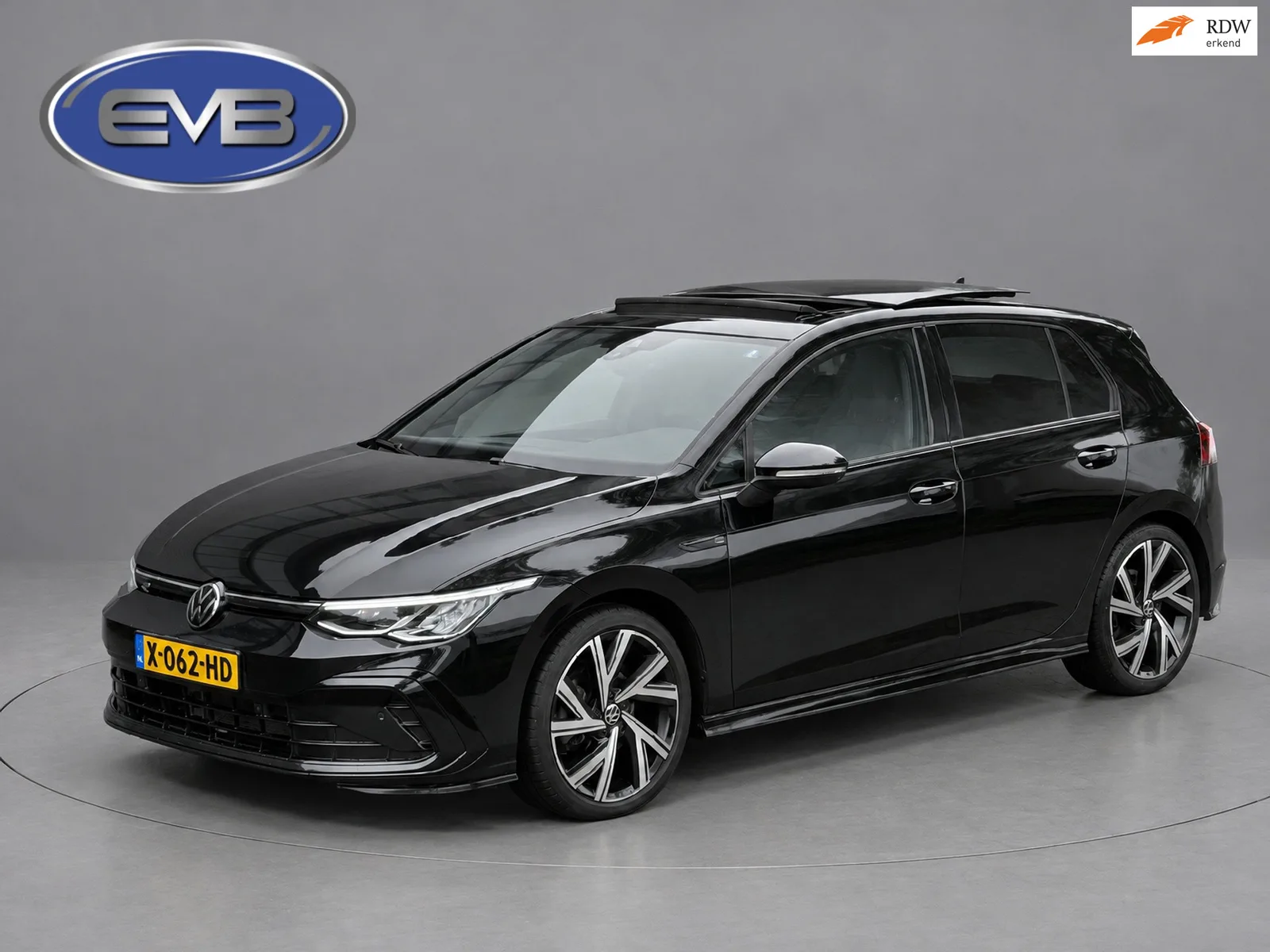 Volkswagen Golf (2023) — foto 1