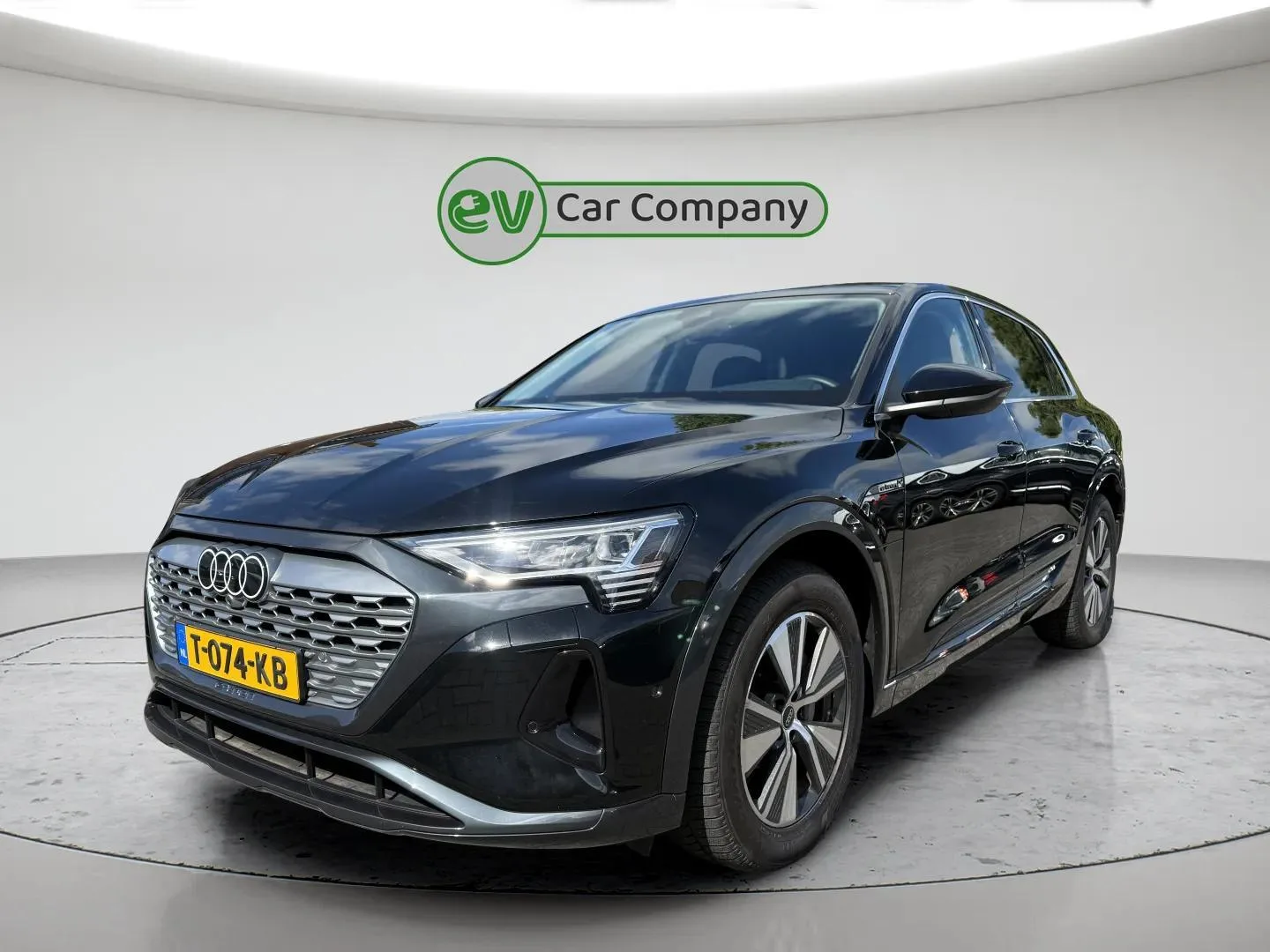 Audi Q8 e-tron (2023) — foto 1