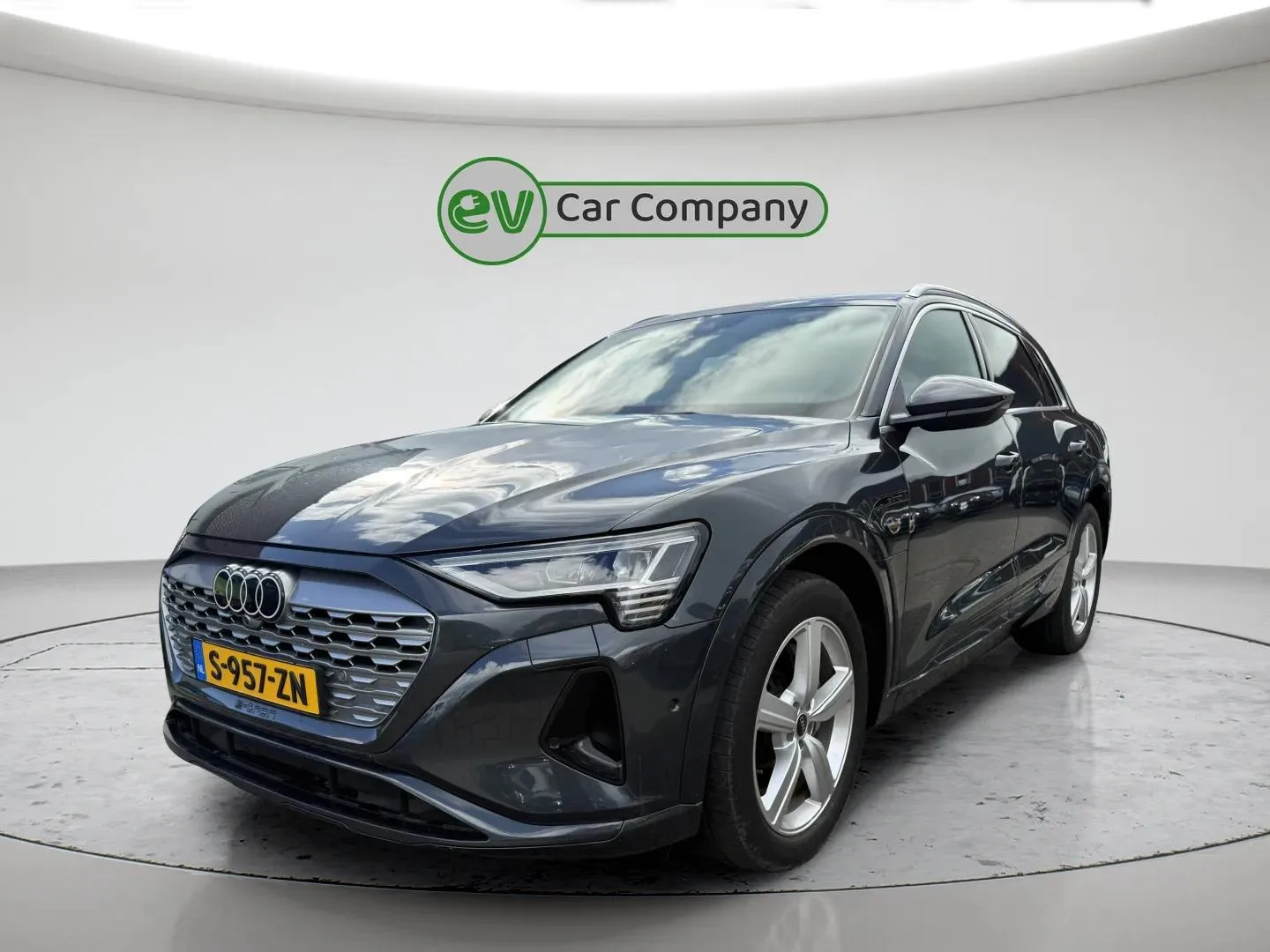 Audi Q8 e-tron (2023) — foto 1