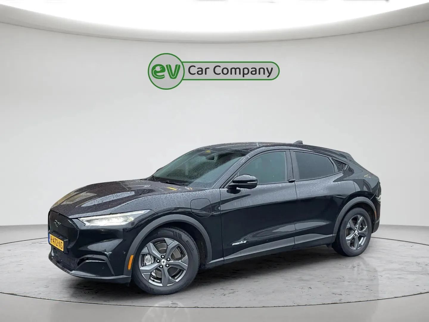 Ford Mustang Mach-E (2022) — foto 1