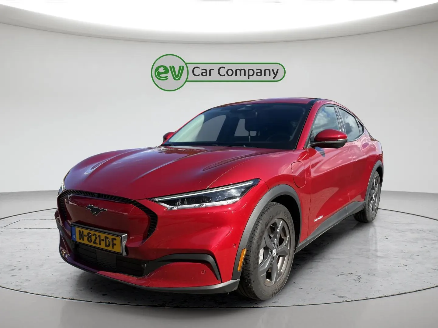 Ford Mustang Mach-E (2021) — foto 1