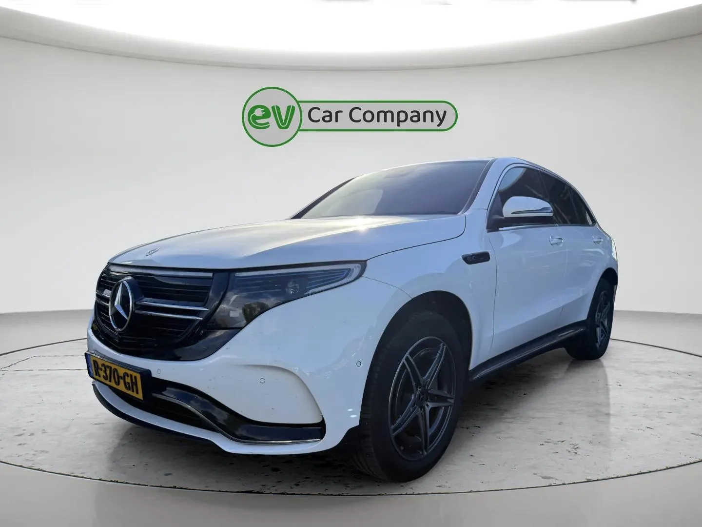 Mercedes-Benz EQC (2022) — foto 1