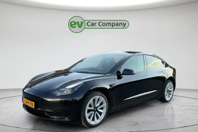 Tesla Model 3 (2023)