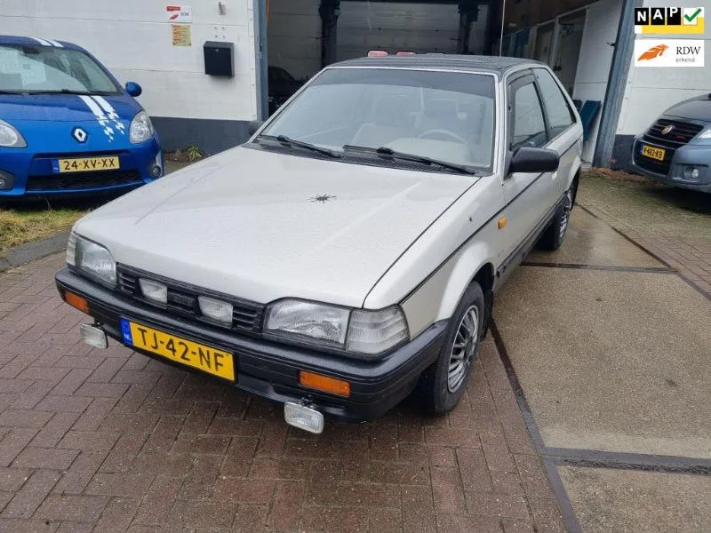 Mazda 323 (1988) — foto 1