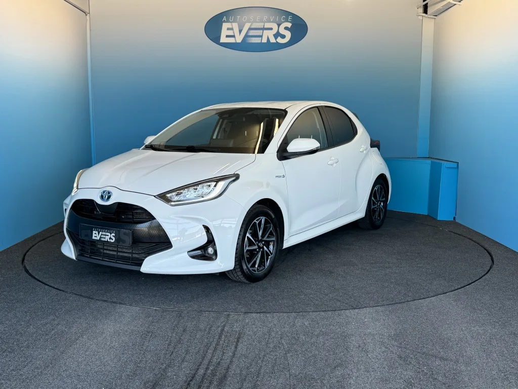 Toyota Yaris (2021) — foto 1