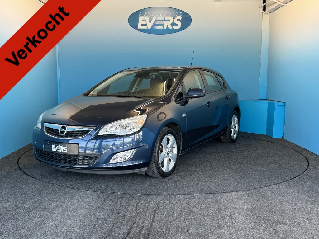 Opel Astra (2010) — foto 1