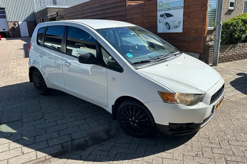 Mitsubishi Colt (2010)