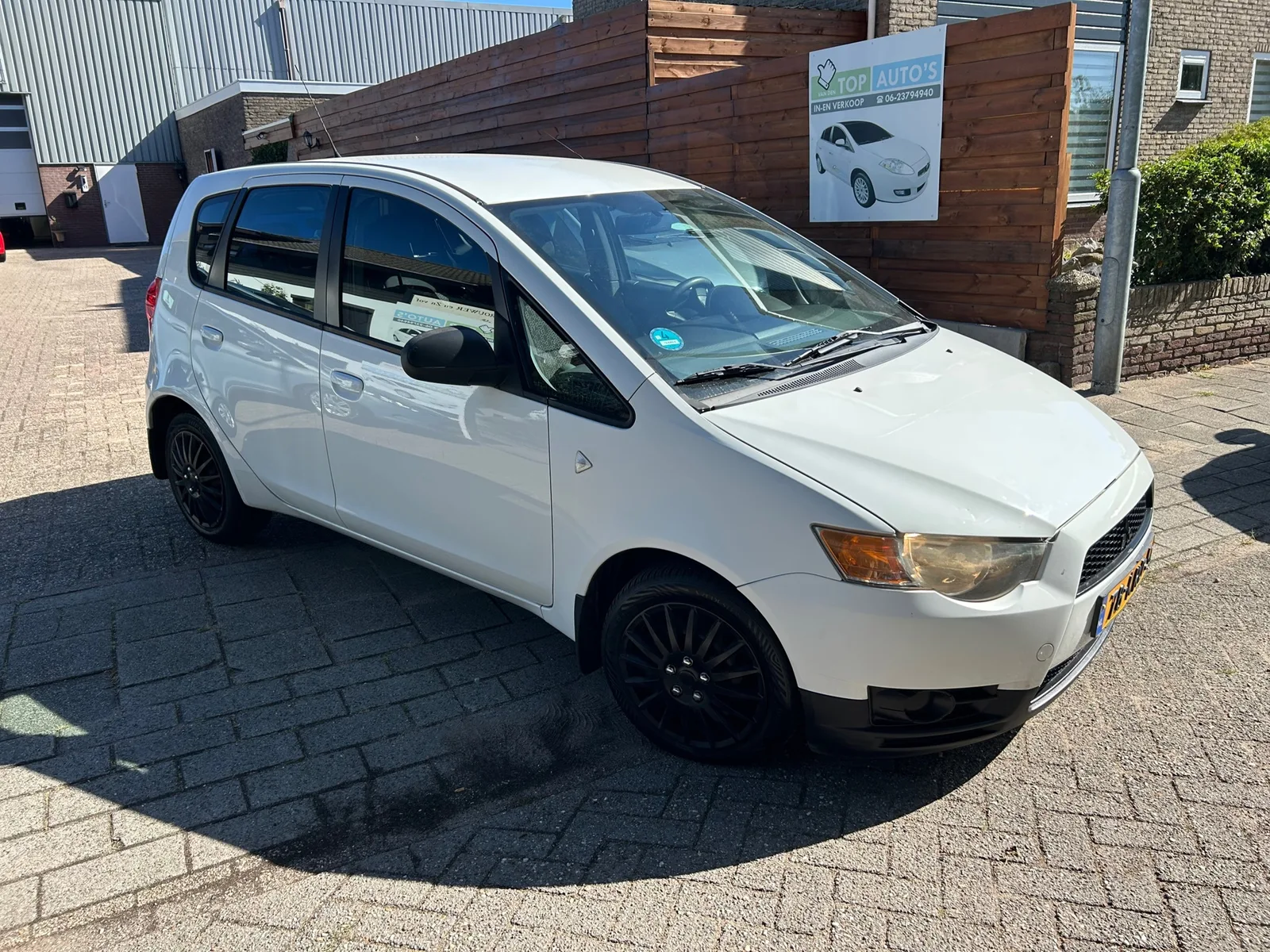 Mitsubishi Colt (2010) — foto 1