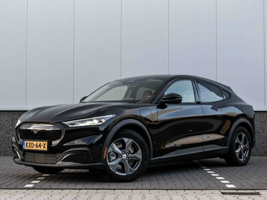 Ford Mustang Mach-E (2022) — foto 1