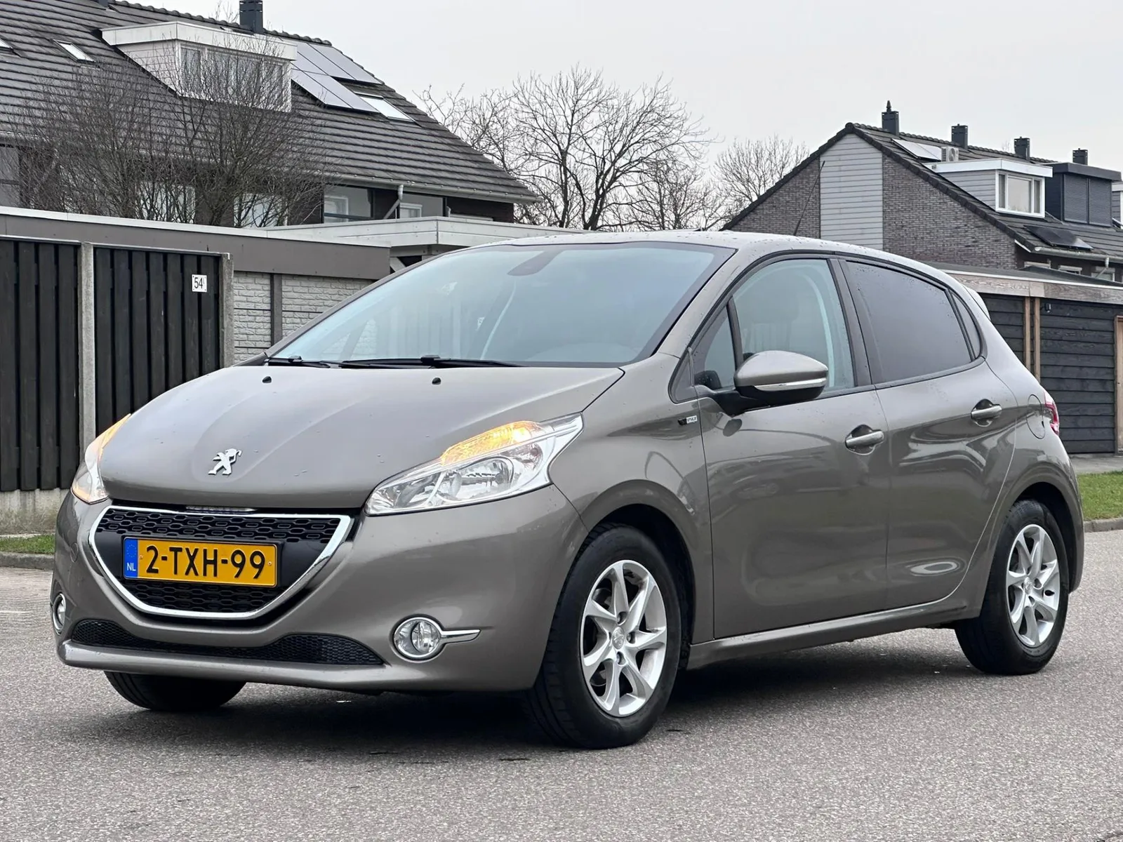 Peugeot 208 (2014) — foto 1