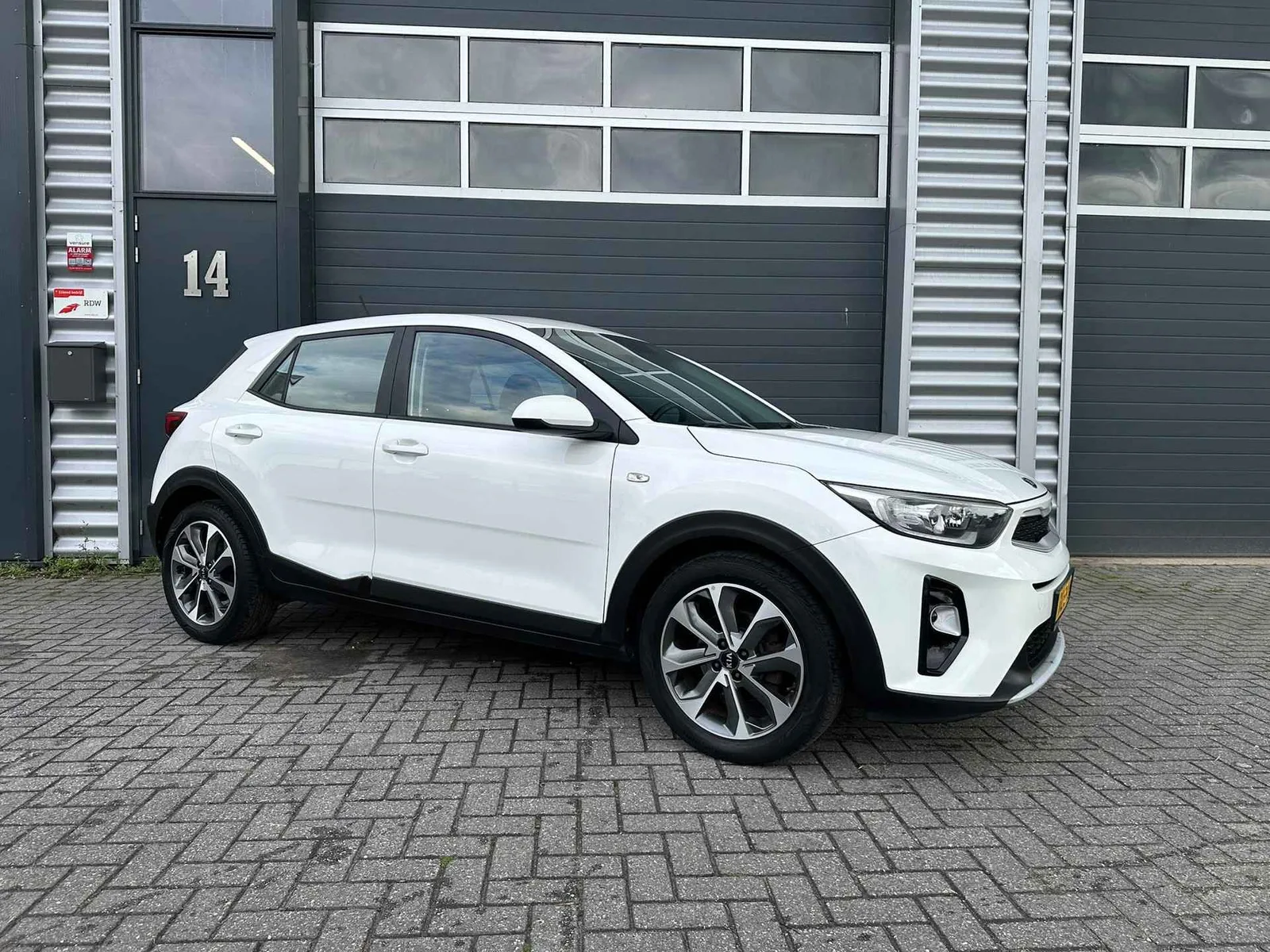 Kia Stonic (2018) — foto 1