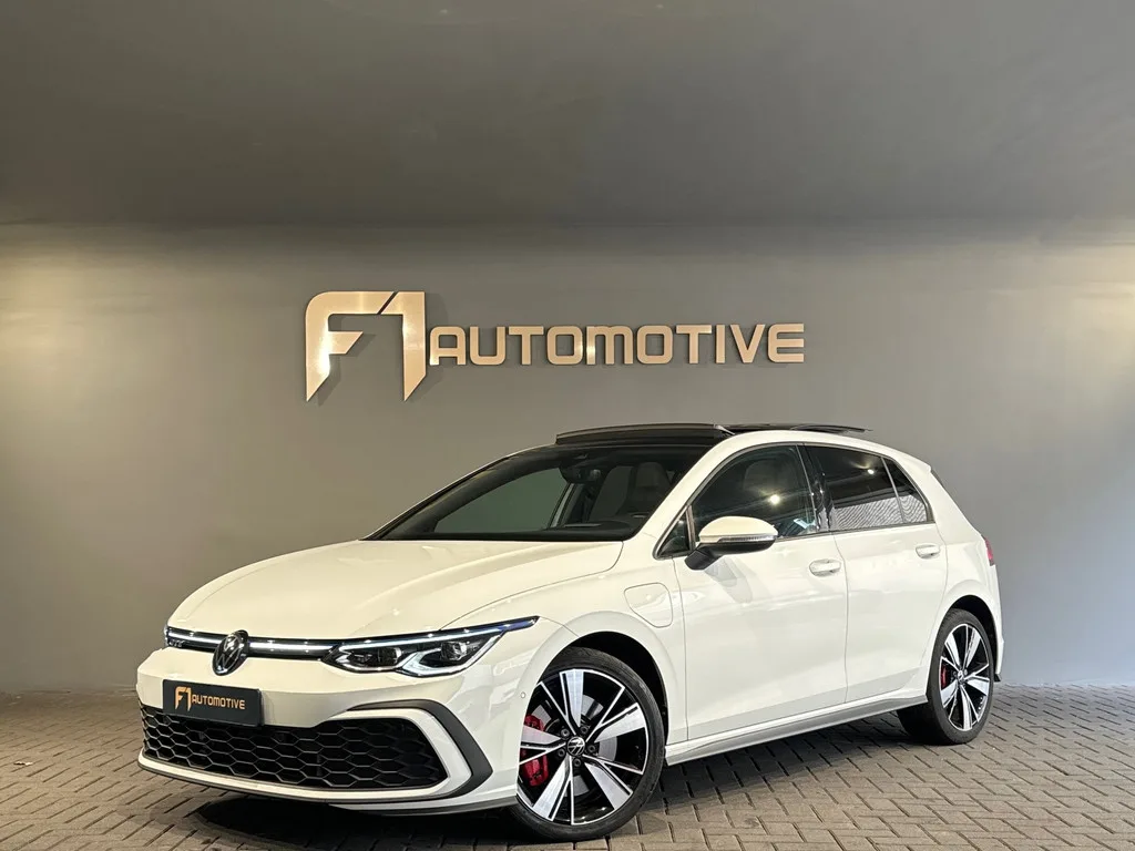 Volkswagen Golf (2021) — foto 1