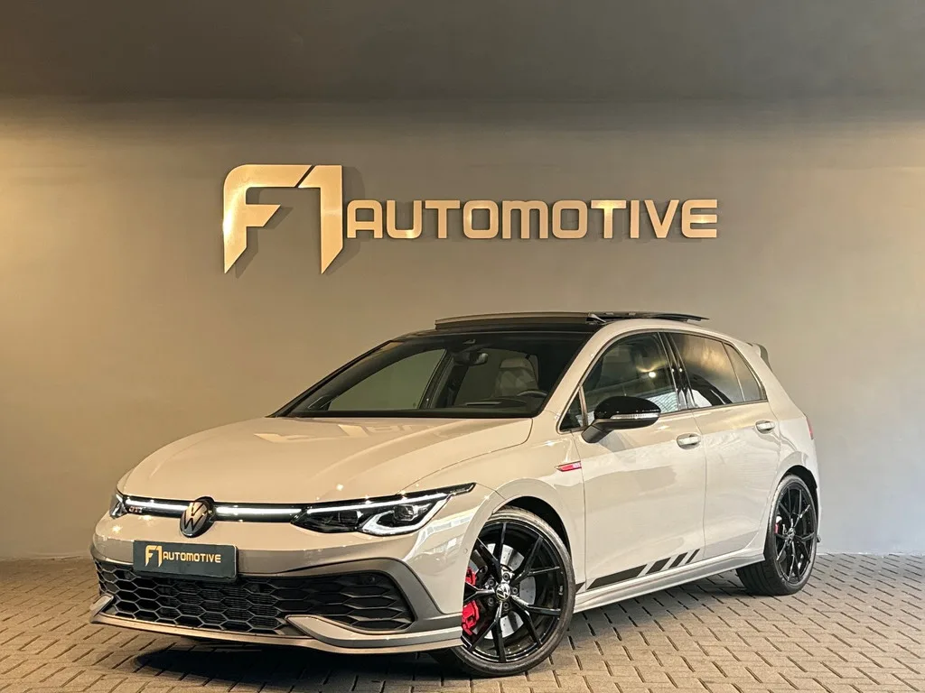 Volkswagen Golf (2024) — foto 1