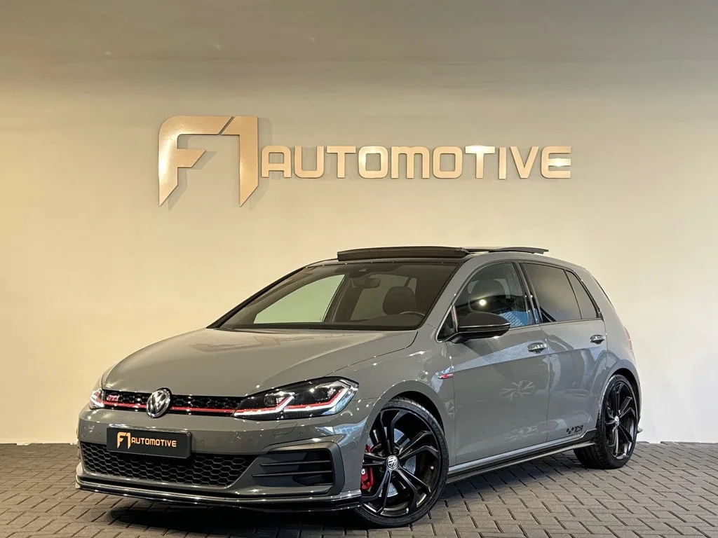 Volkswagen Golf (2019) — foto 1