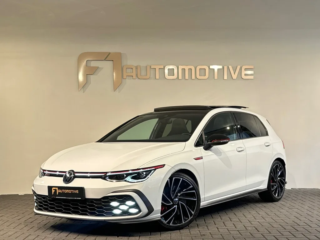 Volkswagen Golf (2021) — foto 1