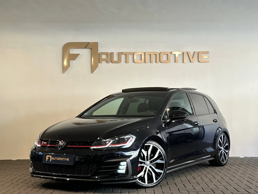 Volkswagen Golf (2019) — foto 1