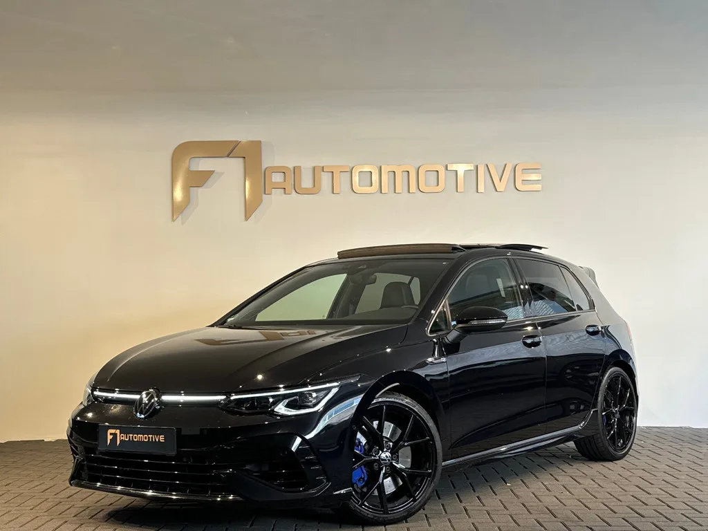 Volkswagen Golf (2023) — foto 1