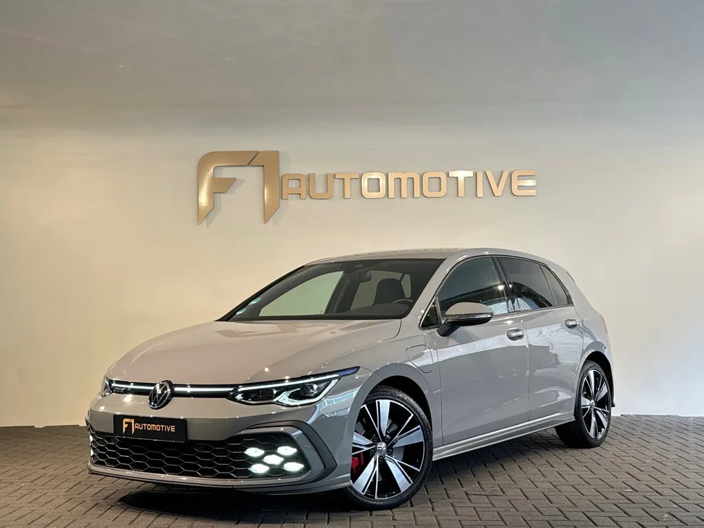 Volkswagen Golf (2020) — foto 1