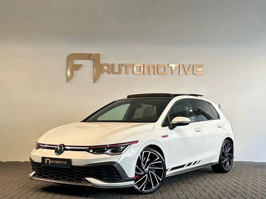 Volkswagen Golf (2021) — foto 1