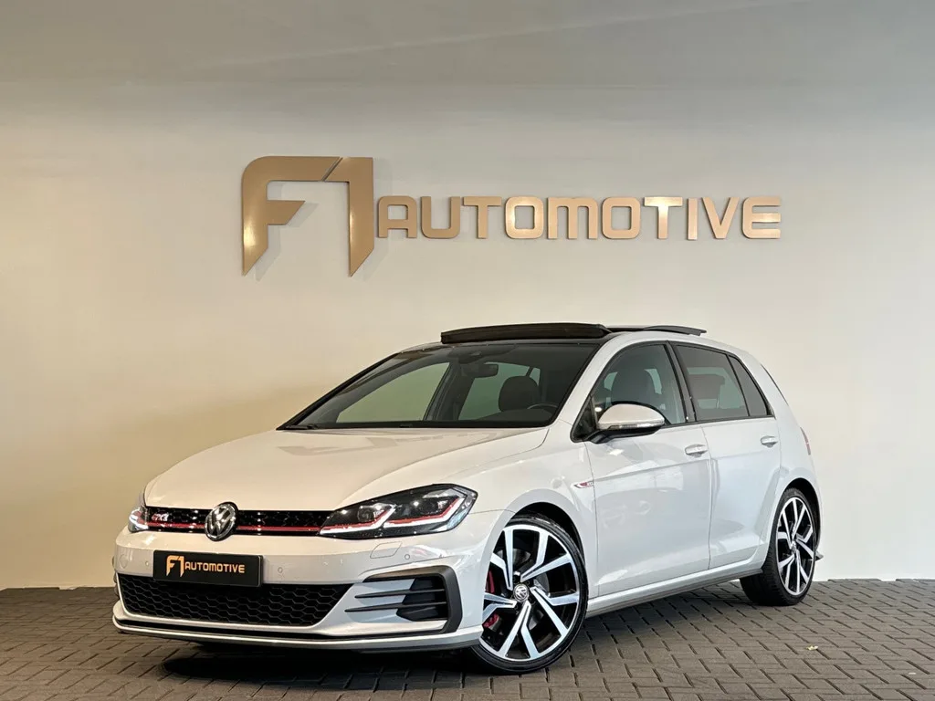 Volkswagen Golf (2018) — foto 1