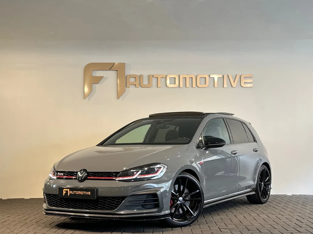 Volkswagen Golf (2019) — foto 1