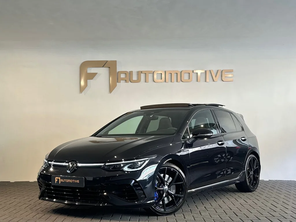 Volkswagen Golf (2023) — foto 1