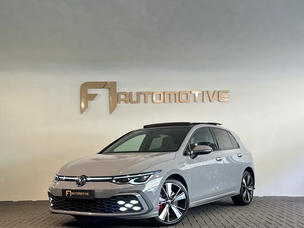 Volkswagen Golf (2022) — foto 1